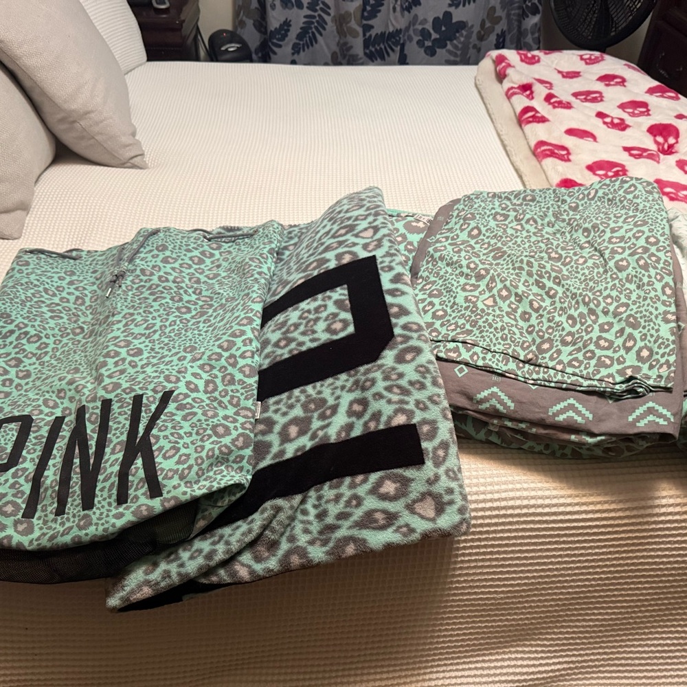 Victoria secret PINK dorm room set